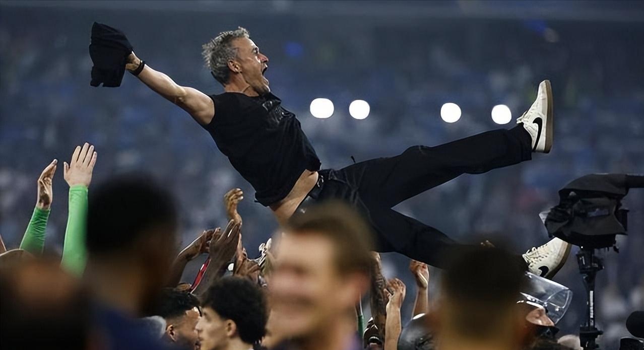 爱游戏官网国际比赛日皇家马德里更衣室发声——欧冠节点到来,媒体盛赞,球队文化再被提及的简单介绍