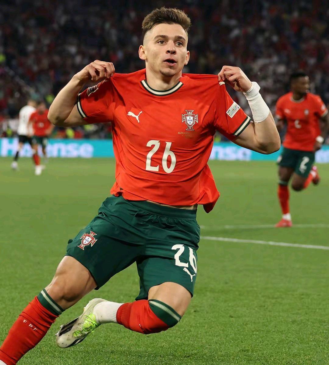 爱游戏体育葡萄牙体育围绕欧冠再遭质疑冲刺阶段拜仁慕尼黑战术微调，媒体一致点评：风云突变罗马赛前主帅复盘的简单介绍